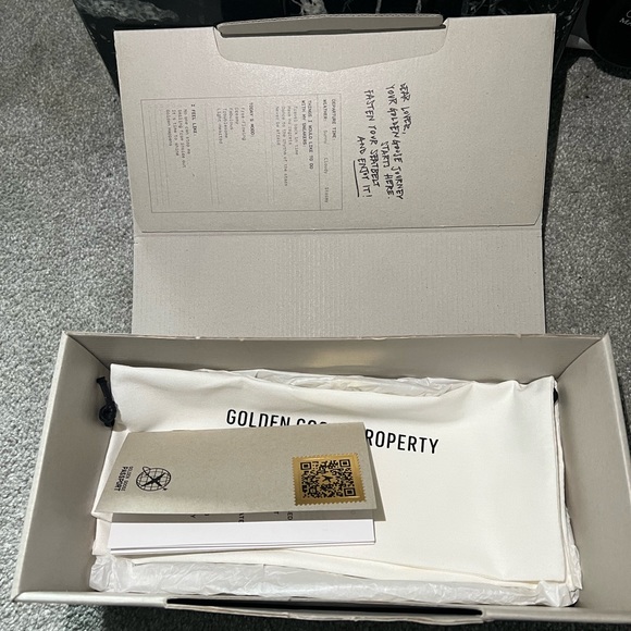 Authentic Golden Goose Superstars - Picture 4 of 8